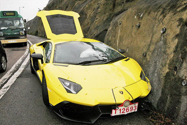 Lamborghini-Aventador-LP-720-4-50-Anniversario-crash-tt